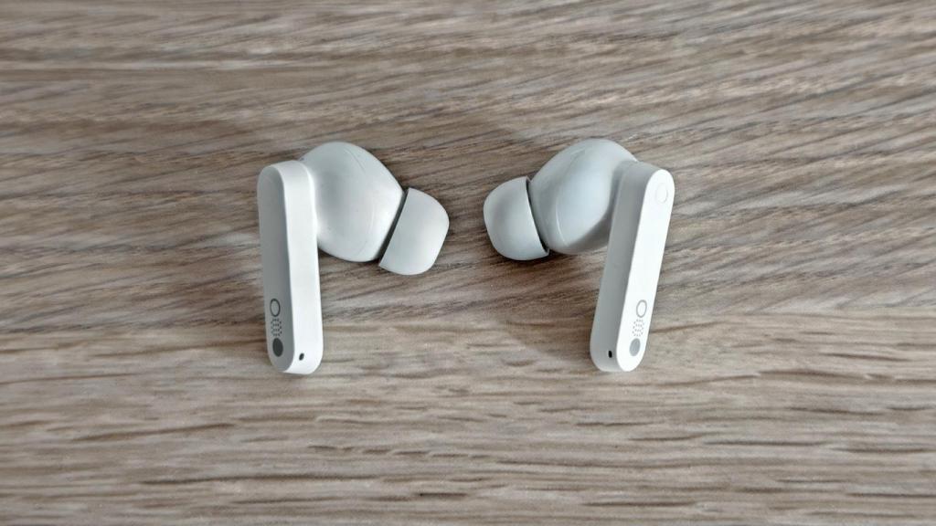 Los auriculares CMF Buds.