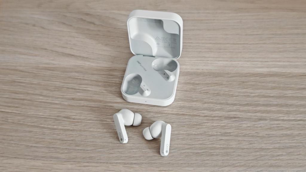 Los auriculares CMF Buds.