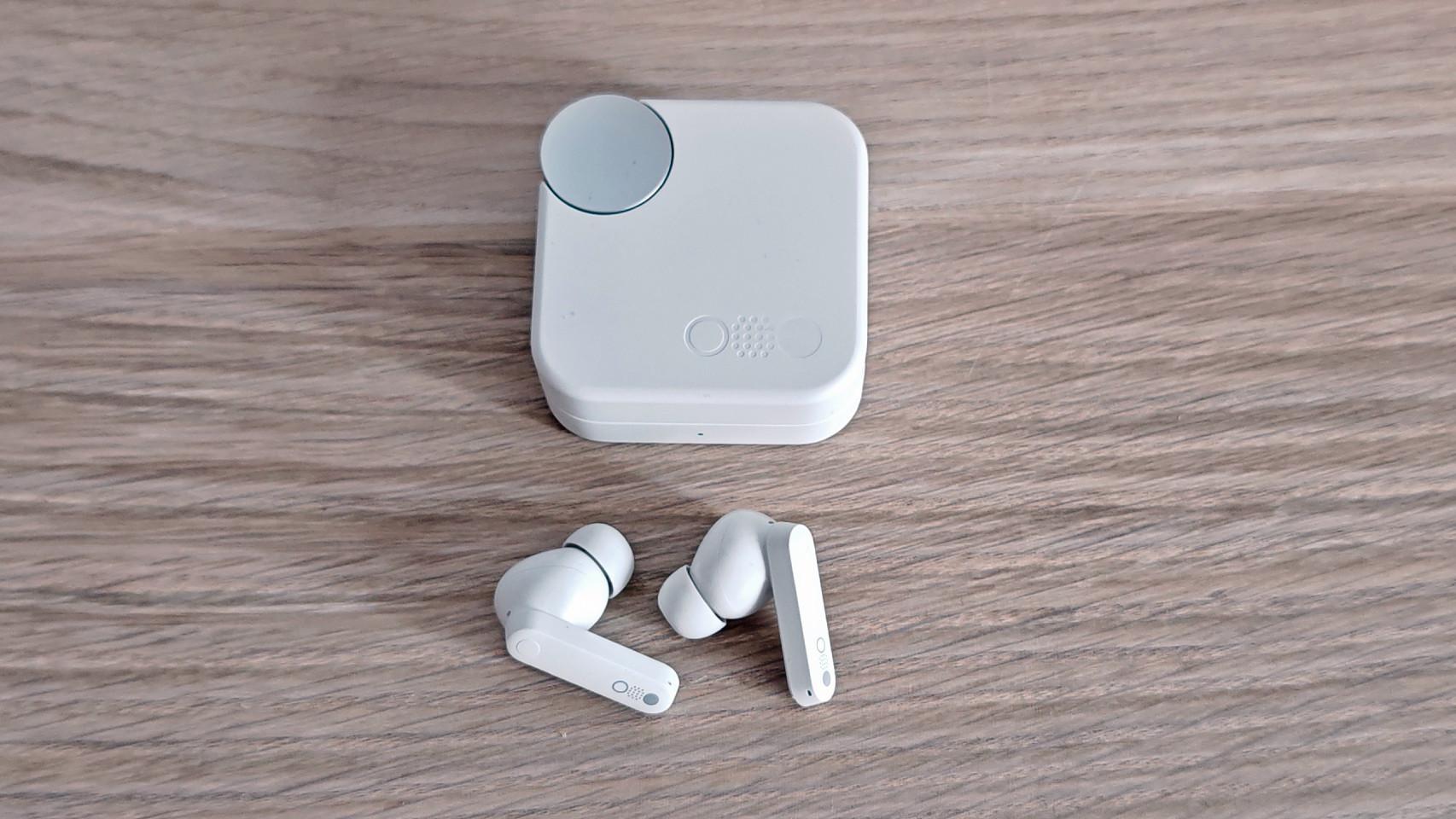 Los auriculares CMF Buds.