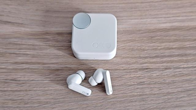 Los auriculares CMF Buds.