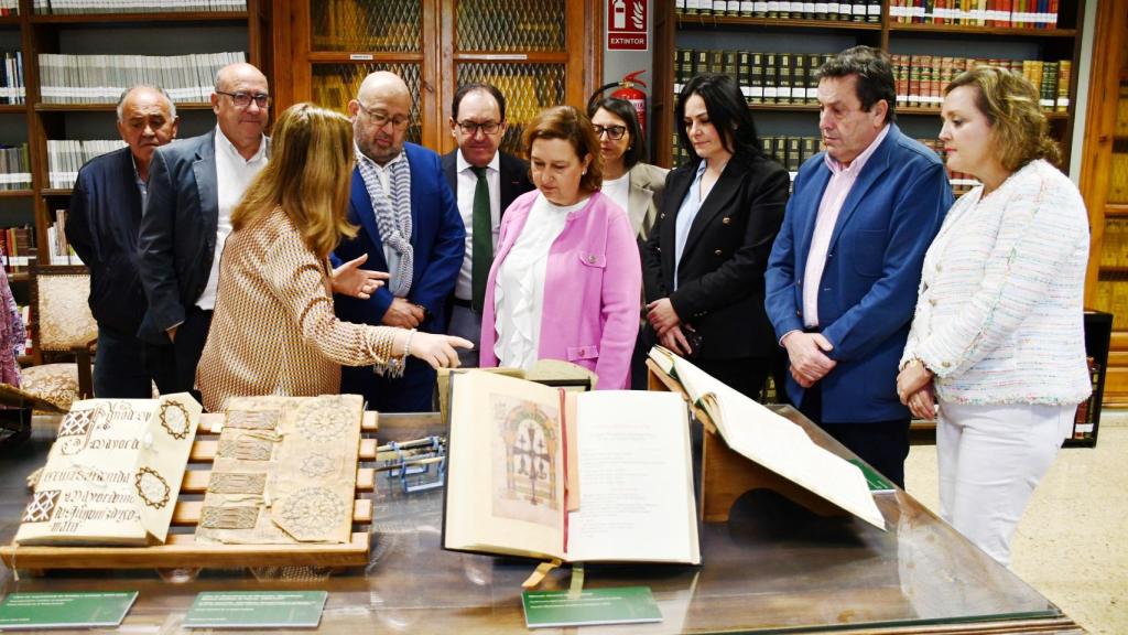 Presidenta y diputados en el Archivo.