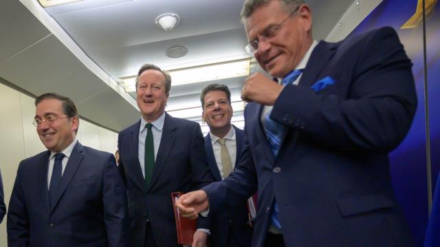 Albares (España), Cameron (Reino Unido), Picardo (Gibraltar) y Sefkovic (Comisión Europea), reunidos este viernes en Bruselas.
