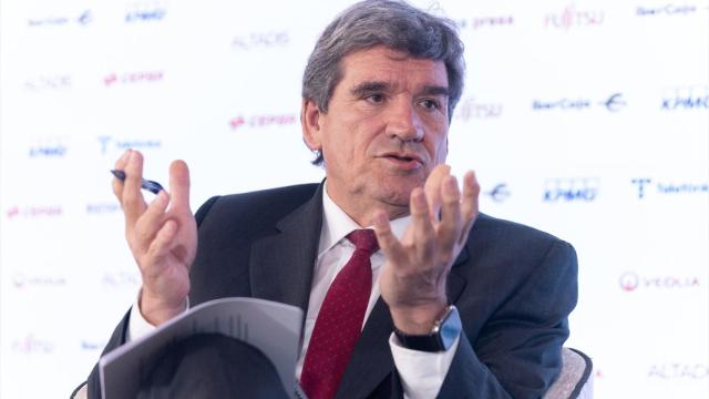 El ministro para la Transformación Digital y de la Función Pública, José Luis Escrivá, interviene durante un desayuno informativo de Europa Press.