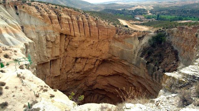 Sima de San pedro, en Oliete (Teruel)