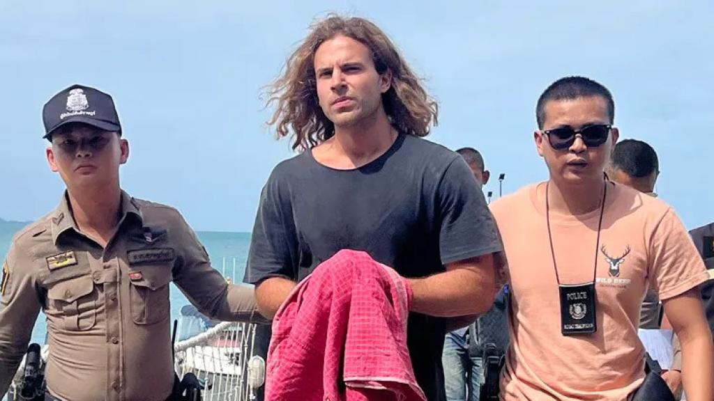 Daniel Sancho, escoltado por agentes de la policía tailandesa el pasado verano.