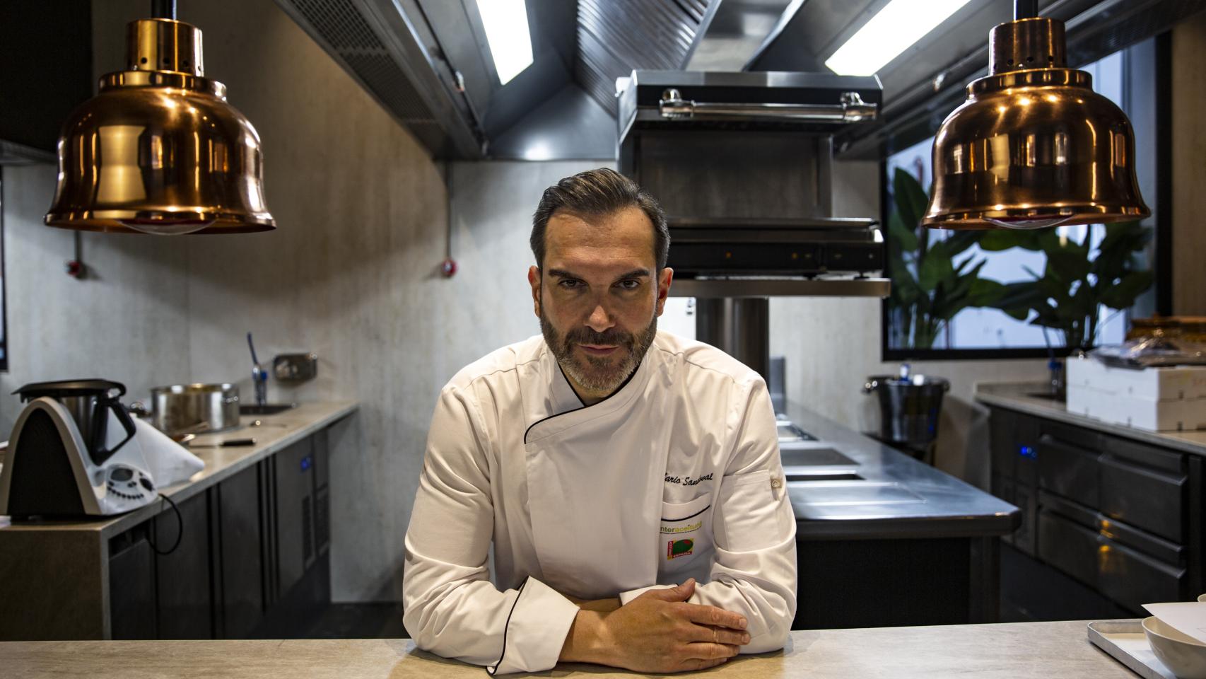 Una fotografía de Mario Sandoval en su restaurante Coque.