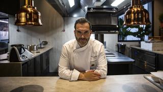 Una fotografía de Mario Sandoval en su restaurante Coque.