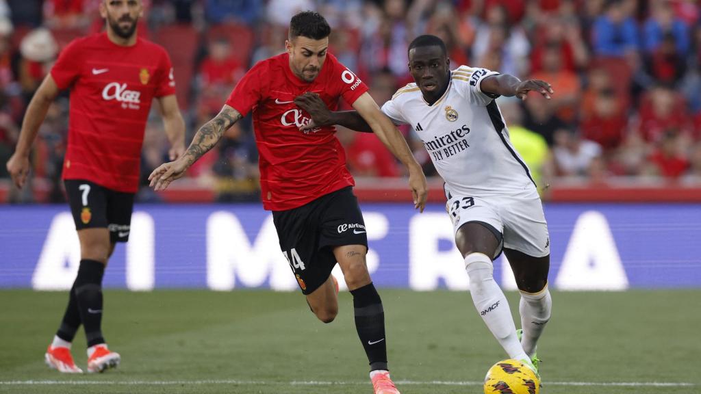 Mendy trata de marcharse de Dani Rodríguez