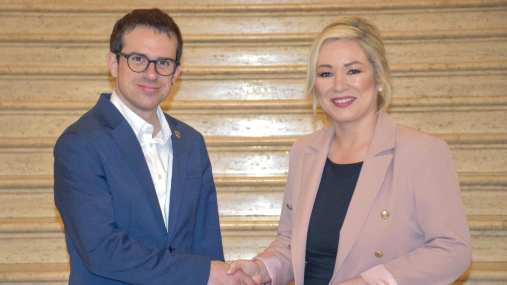 Pello Otxandiano y Michelle O'Neill en Belfast el pasado marzo