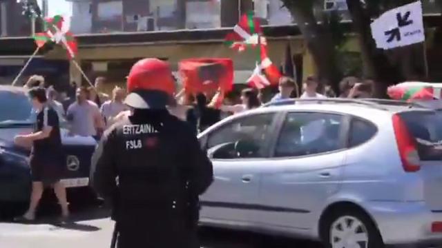 El momento en el que los manifestantes han increpado a los dirigentes de Vox en Castilla y León,