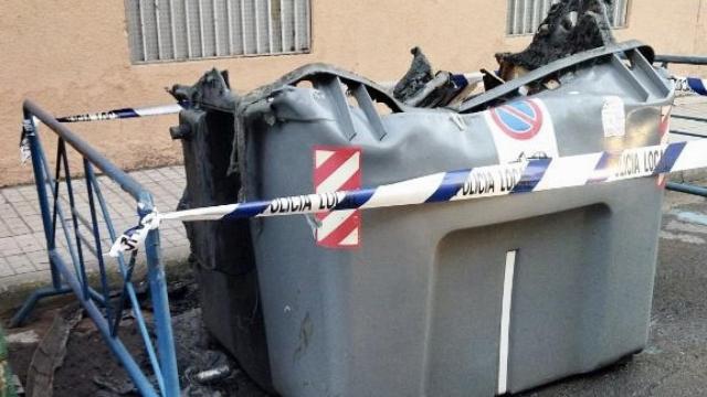 Contenedor quemado en Ponferrada