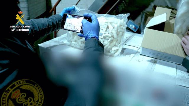 Parte del material incautado por la Guardia Civil.
