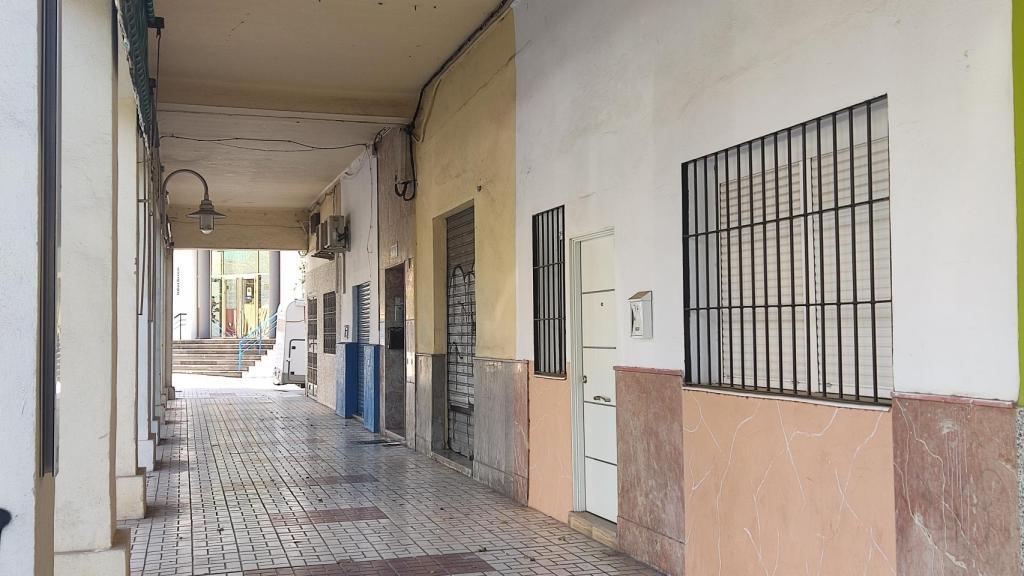 Varios locales en el entorno de Carranque transformados para uso residencial.
