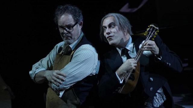 Gerald Finley (Sachs)  y Leigh Melrose (Sixtus Beckmesser), en un ensayo de 'Los maestros cantores'