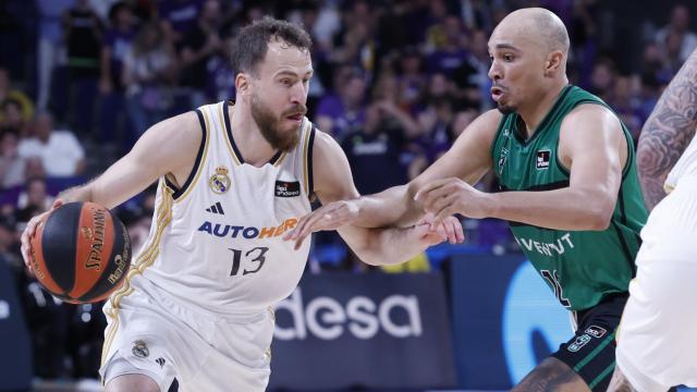 Sergio Rodríguez, ante Andrew Andrews.