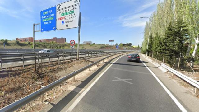 La vía de servicio de la A-2 que quedará cortada.