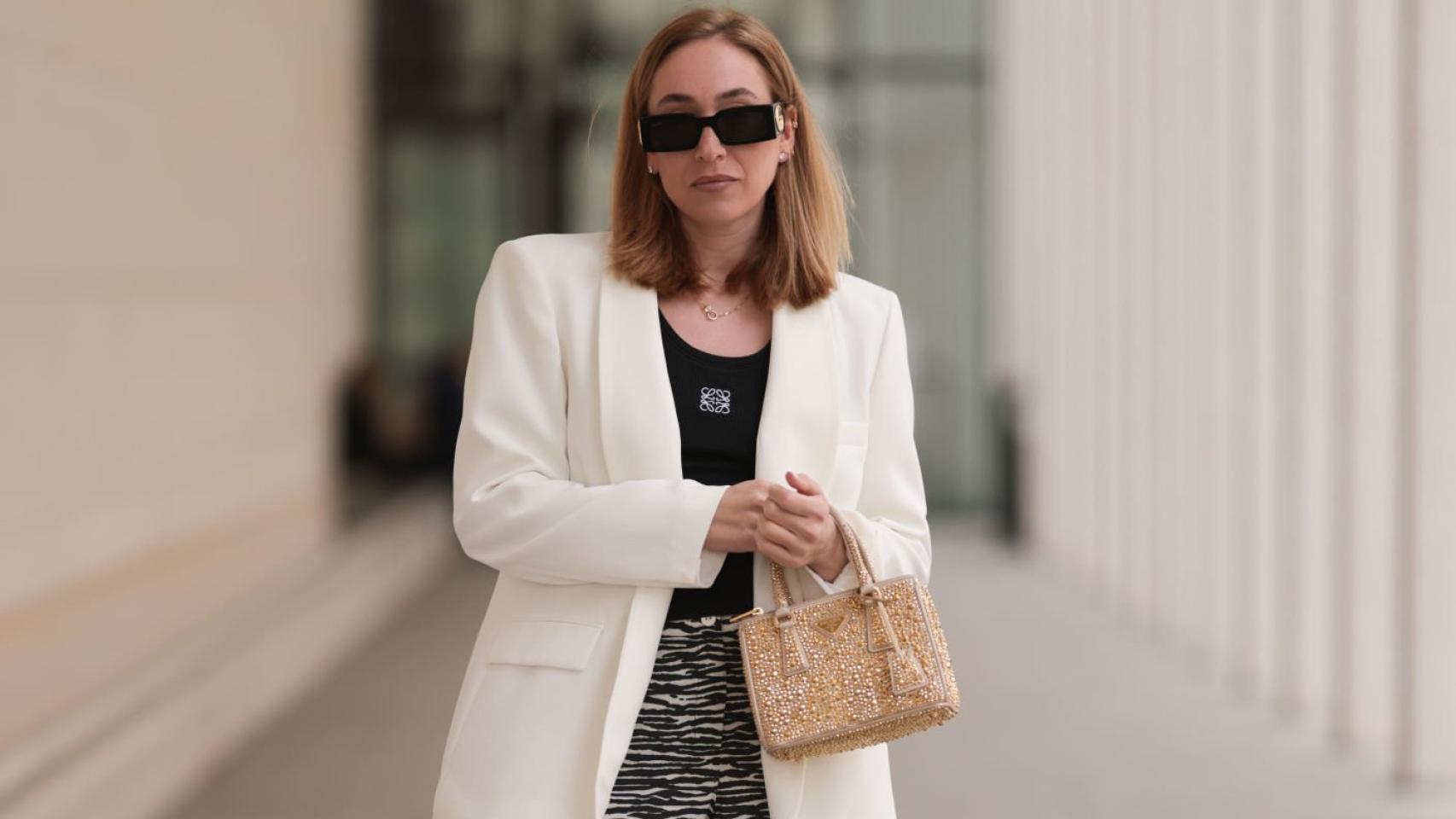 10 complementos metalizados que puedes incluir en tus looks de día (sin llamar la atención)