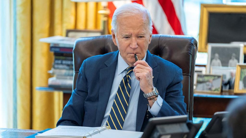 Biden en una llamada con Netanyahu el pasado 4 de abril.
