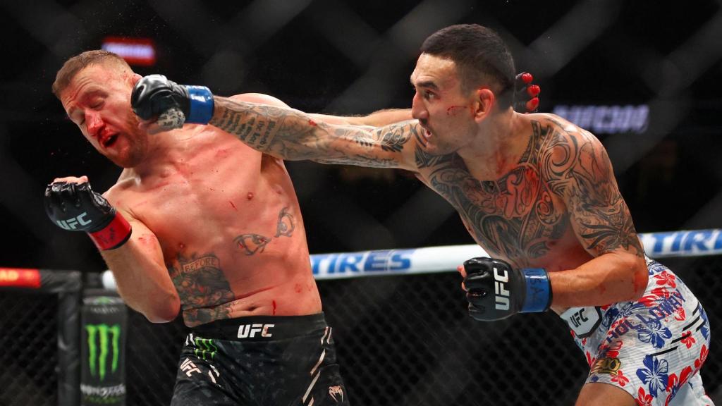 Max Holloway, durante su pelea contra Justin Gaethje