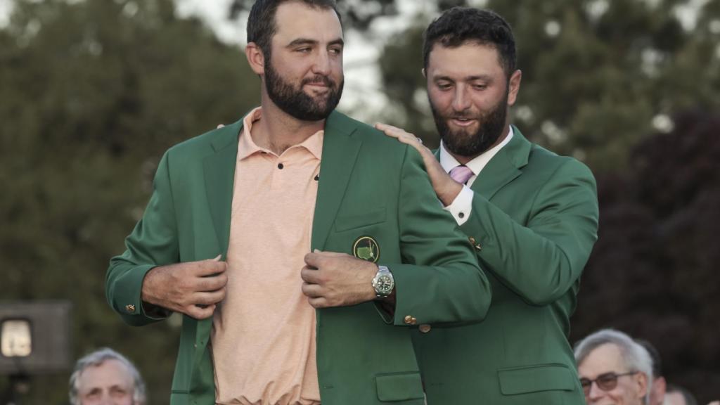 Jon Rahm cede la chaqueta verde del Masters de Augusta a Scottie Scheffler