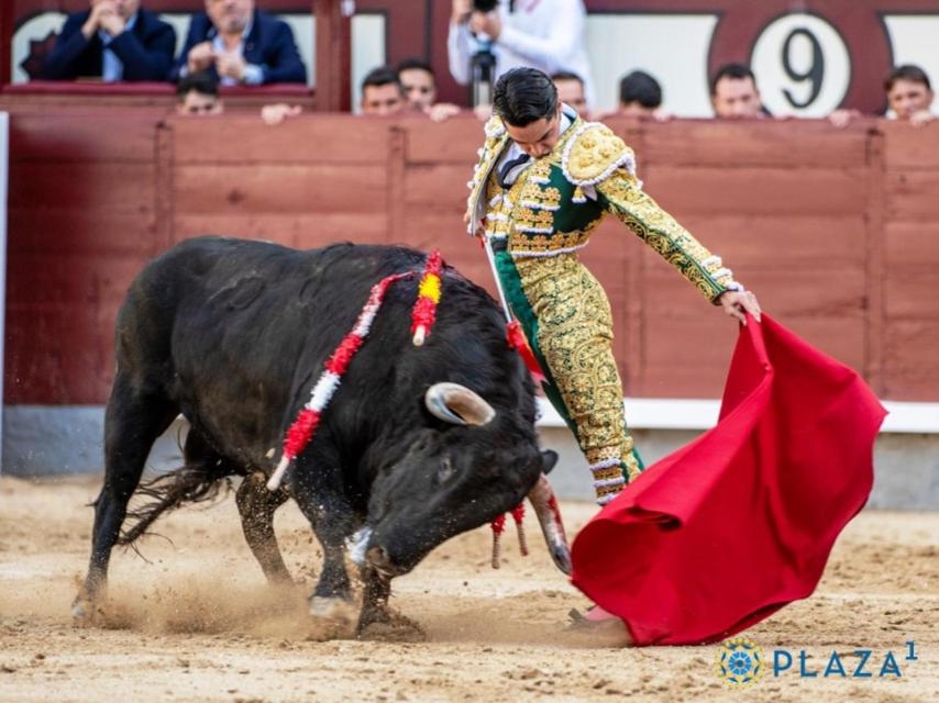 Mario Navas con el primero de la tarde en Las Ventas