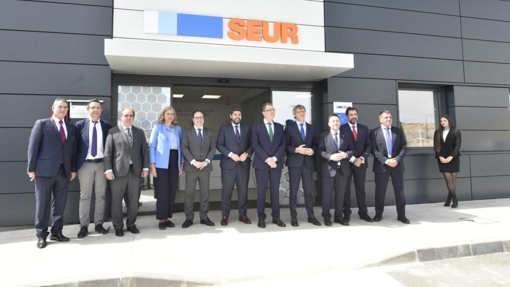 Acto de inauguración del nuevo centro logístico de SEUR en Murcia.