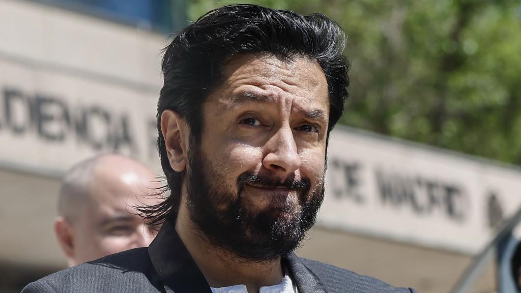 Rafael Amargo atendiendo a los medios de comunicación, este lunes, día 15.