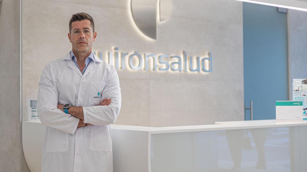 El doctor Artero en las nuevas instalaciones.