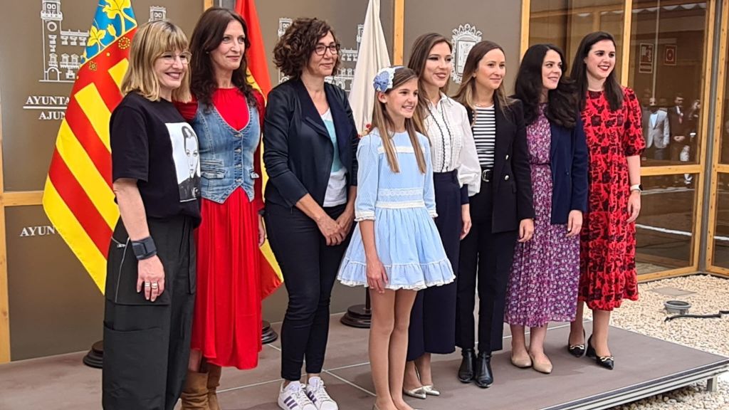 La reunión de las Belleas del Foc en la recepción a las elegidas en 2024.