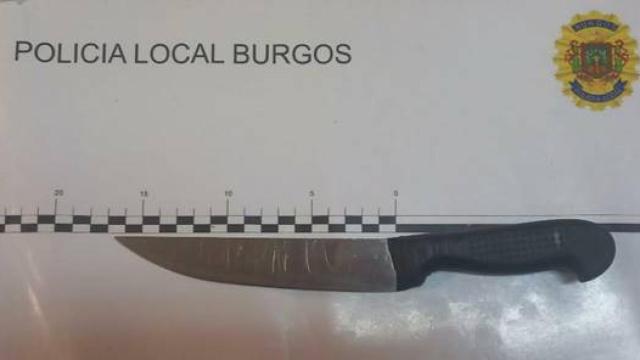Imagen del cuchillo intervenido al hombre detenido en Burgos