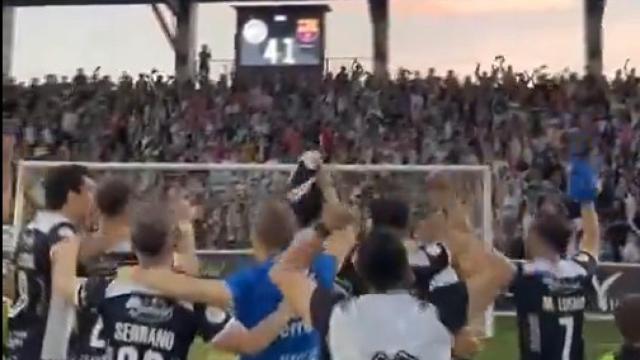 Unionistas de Salamanca deja una bonita estampa en la celebración tras la victoria al Barça B