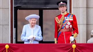 La reina Isabel II y Eduardo de Kent, en una imagen tomada durante el Trooping the Colour en junio de 2022.