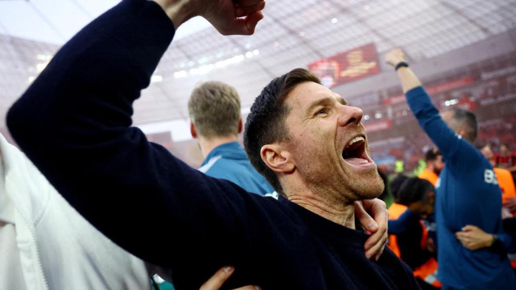Xabi Alonso celebra el título de Bundesliga con el Leverkusen.