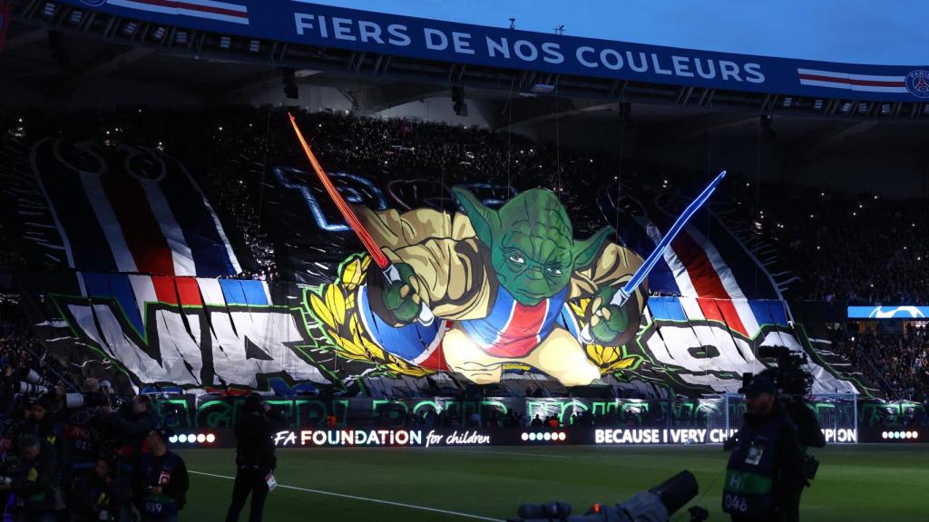 Mosaico de los aficionados del PSG en el partido ante el Barça.