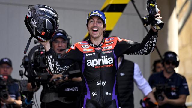 Maverick Viñales celebra su triunfo en el GP de Las Américas.