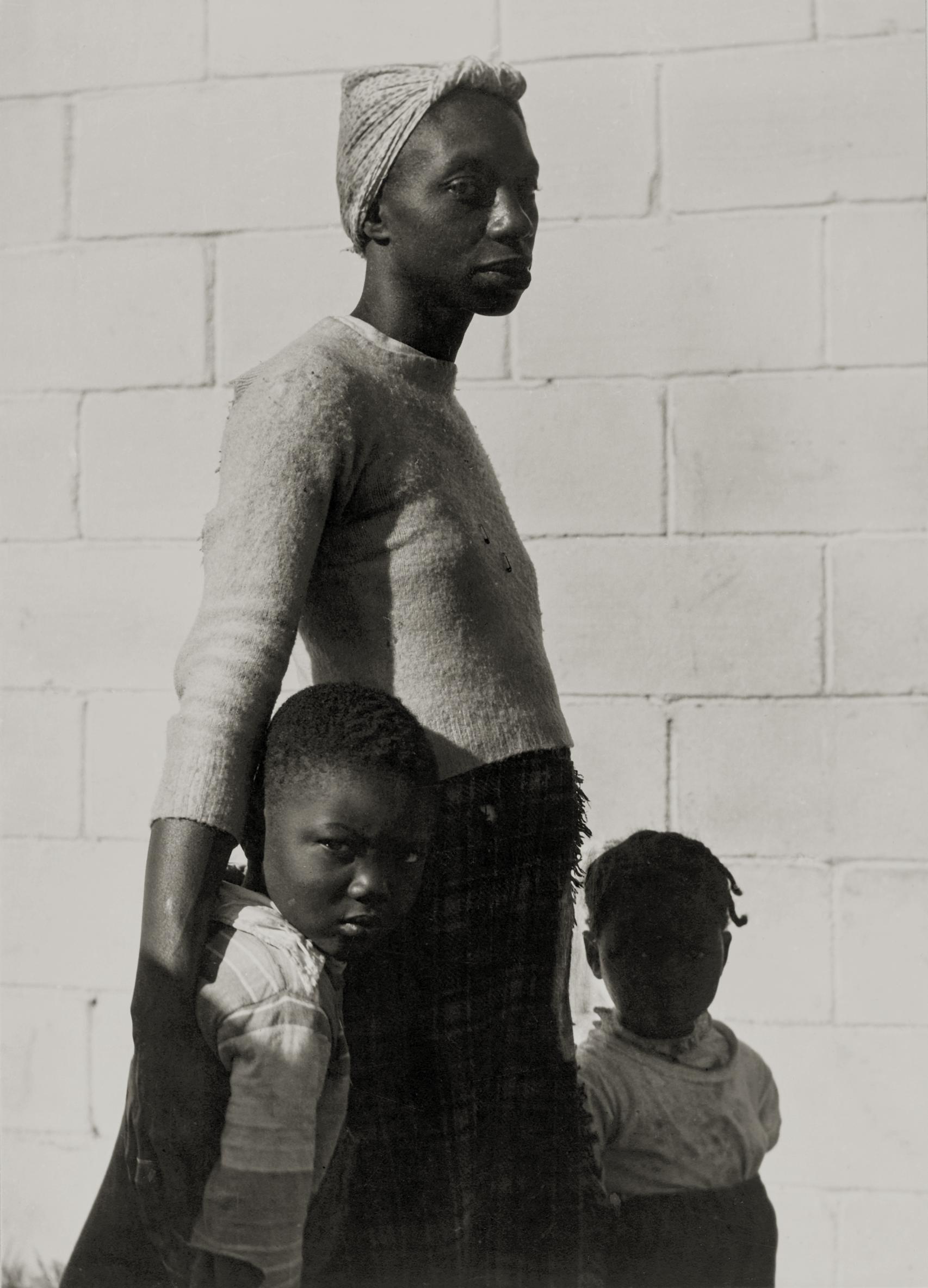 Consuelo Kanaga: 'Ella es árbol de vida', 1950. © Brooklyn Museum