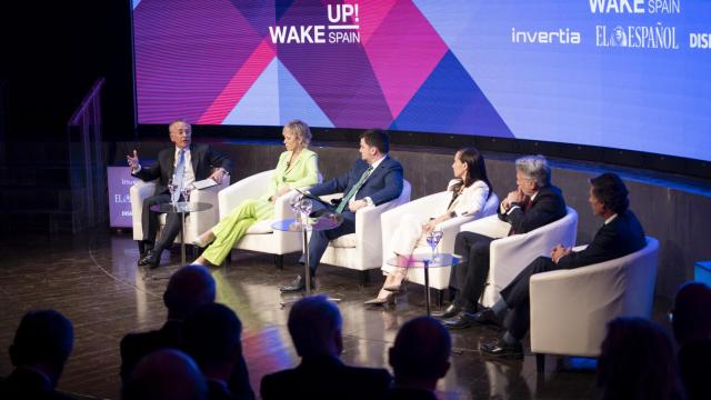 Luis Furnells, Carme Artigas, Arturo Criado, Beatriz Corredor, Alberto Granados y Federico Linares, durante el coloquio en Wake Up, Spain!