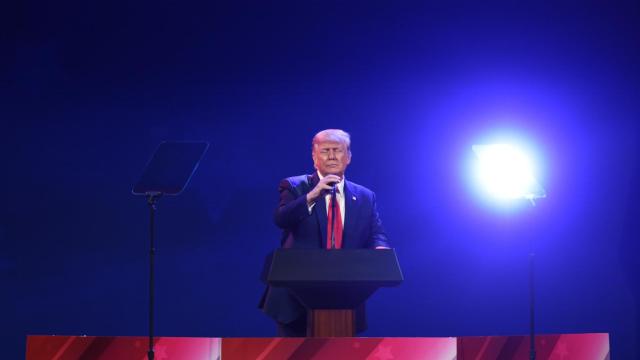 Donald Trump durante un discurso ofrecido en febrero de 2021.