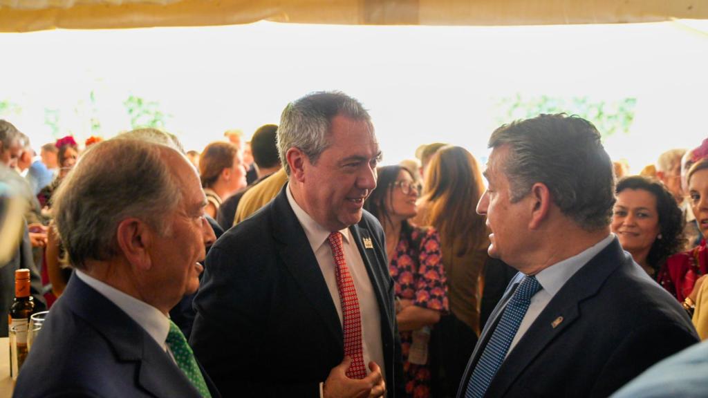 Juan Espadas y Antonio Sanz conversan en la Feria.
