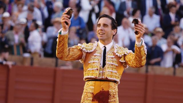 Juan Ortega tras cuajar una faena de orejas en Sevilla.
