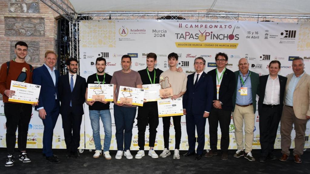 Una imagen de todos los premiados.