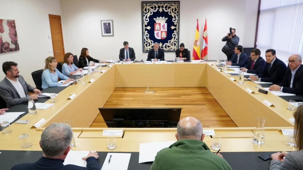 Reunión de la Mesa de las Cortes y de la Junta de Portavoces