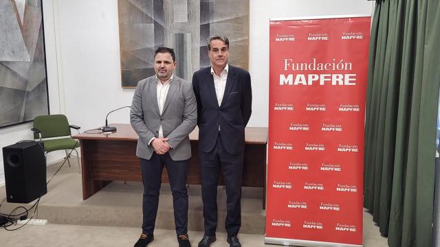 Rafael Gómez, alcalde de Toro; y Óscar González, en representación de Fundación MAPFRE