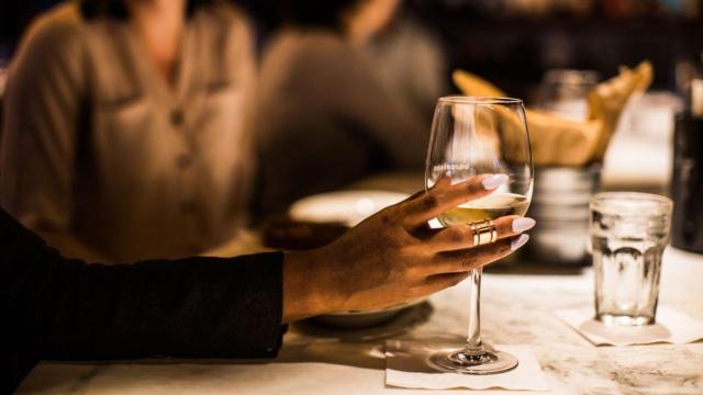 Cada vez bebemos más vinos blancos