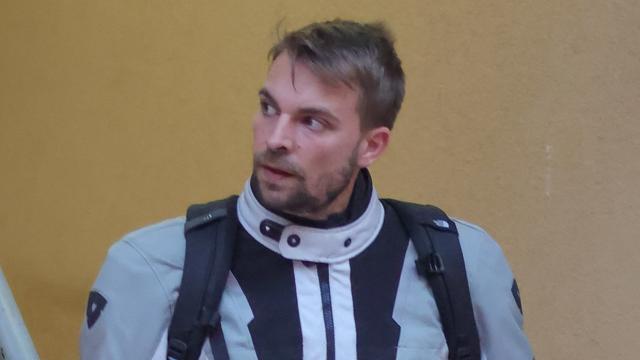 José María Almoguera, saliendo de su casa de Madrid, hace unos días.