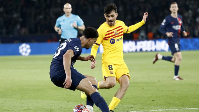 Pedri, en el PSG - FC Barcelona de Champions League