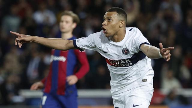 Mbappé celebra su primer gol ante el Barça.