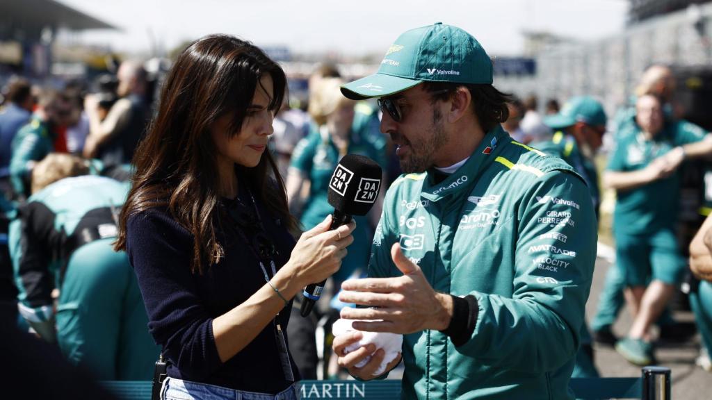 Melissa Jiménez entrevista a Fernando Alonso en la parrilla de salida del GP de Japón 2024