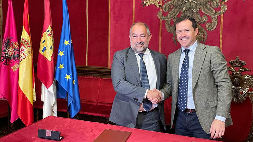 El rector de la UCLM, Julián Garde, y el alcalde de Toledo, Carlos Velazquez.