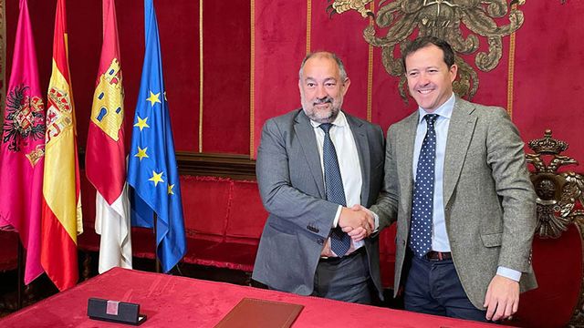 El rector de la UCLM, Julián Garde, y el alcalde de Toledo, Carlos Velazquez.